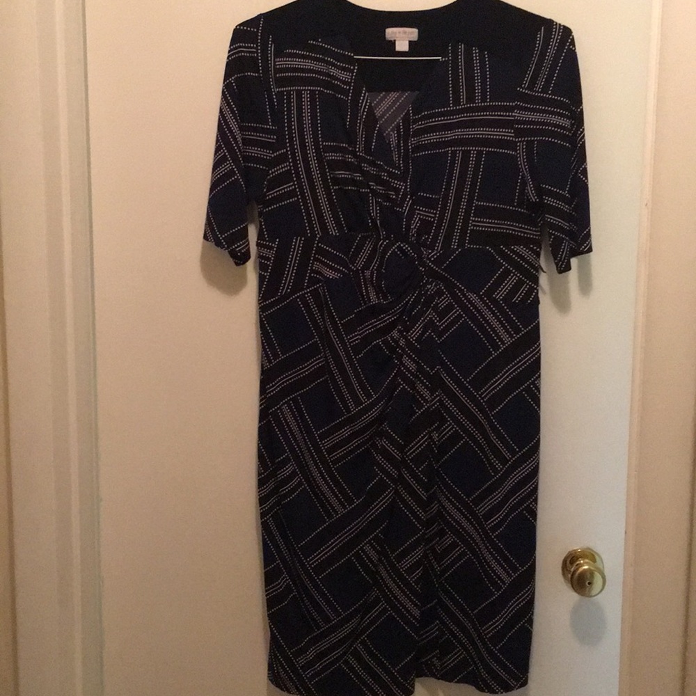 🤰Maternity faux wrap dress. M. Figure flattering